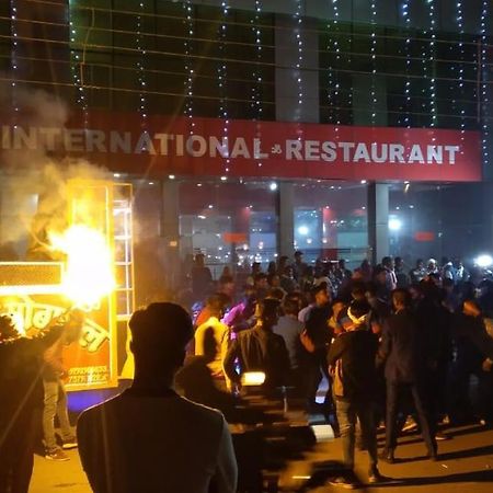 Hotel International & Restaurant Amethi Extérieur photo