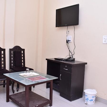 Hotel International & Restaurant Amethi Extérieur photo