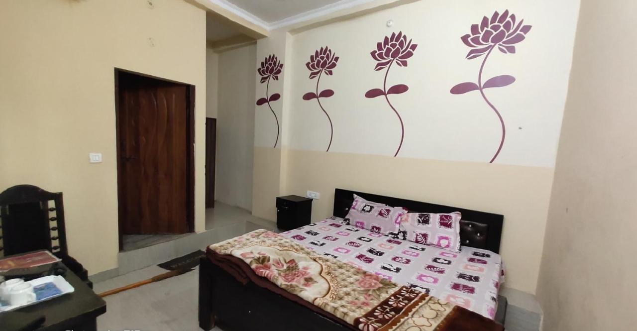 Hotel International & Restaurant Amethi Extérieur photo