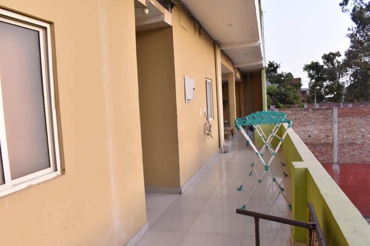 Hotel International & Restaurant Amethi Extérieur photo