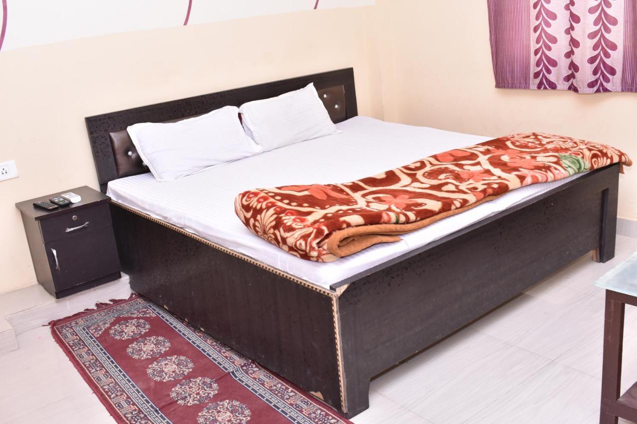 Hotel International & Restaurant Amethi Extérieur photo